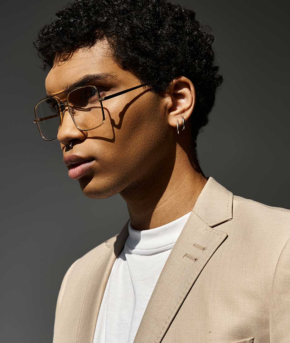 Brillentrend: Junger Mann mit Retro-Brille